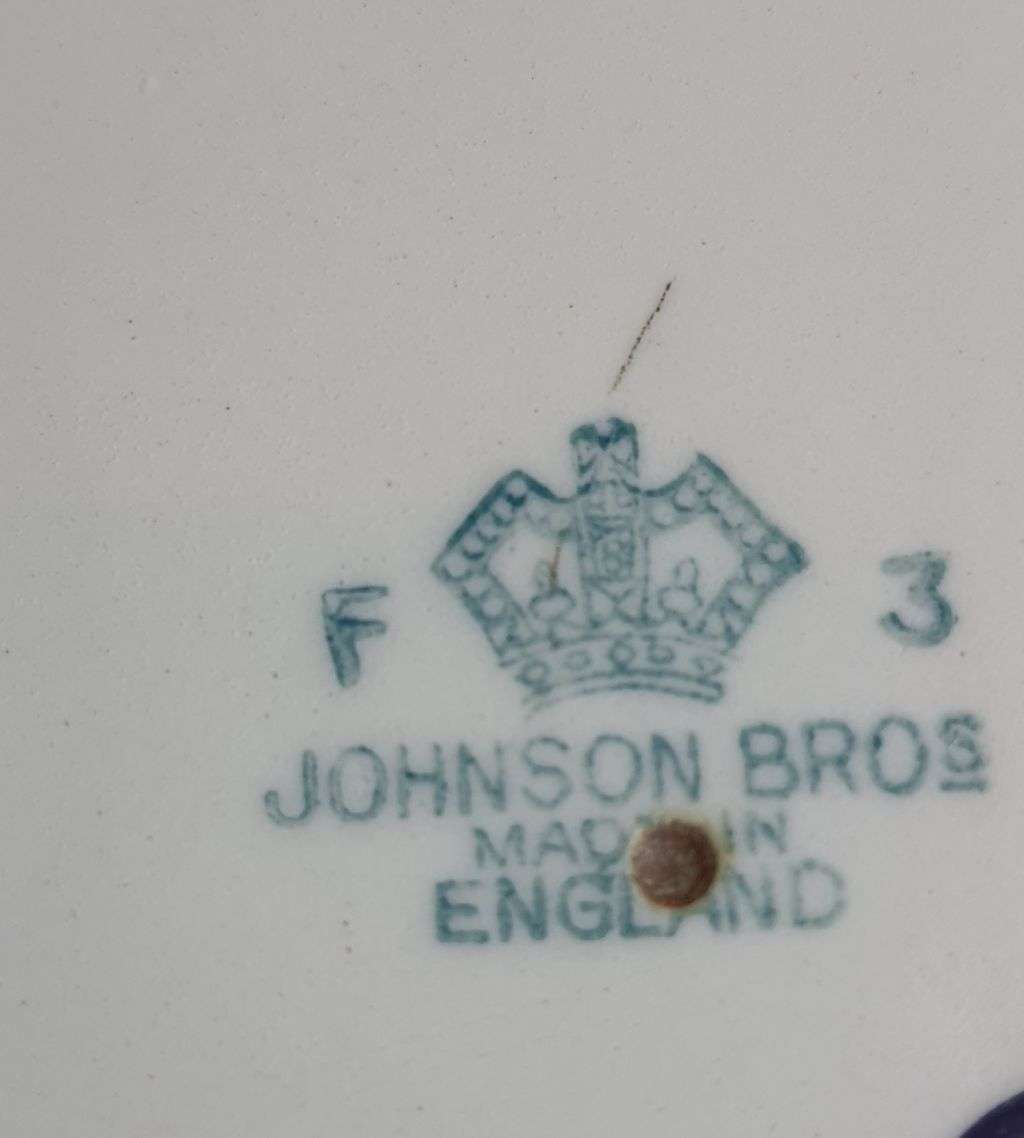 Vintage Cottage Core Collection: 15-Piece Rustic Antique Shabby Chic China Set with Plate Hangers