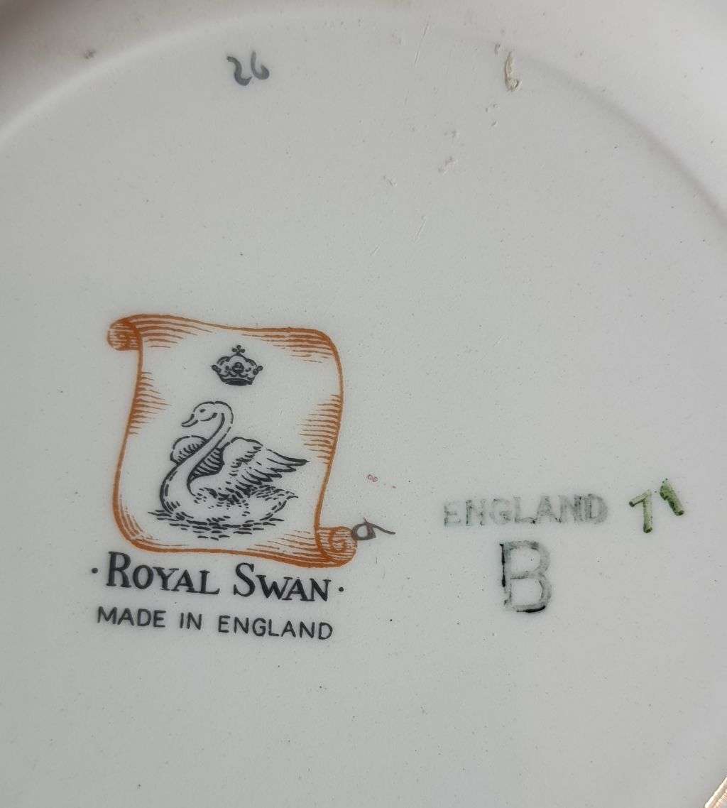 Vintage Cottage Core Collection: 15-Piece Rustic Antique Shabby Chic China Set with Plate Hangers