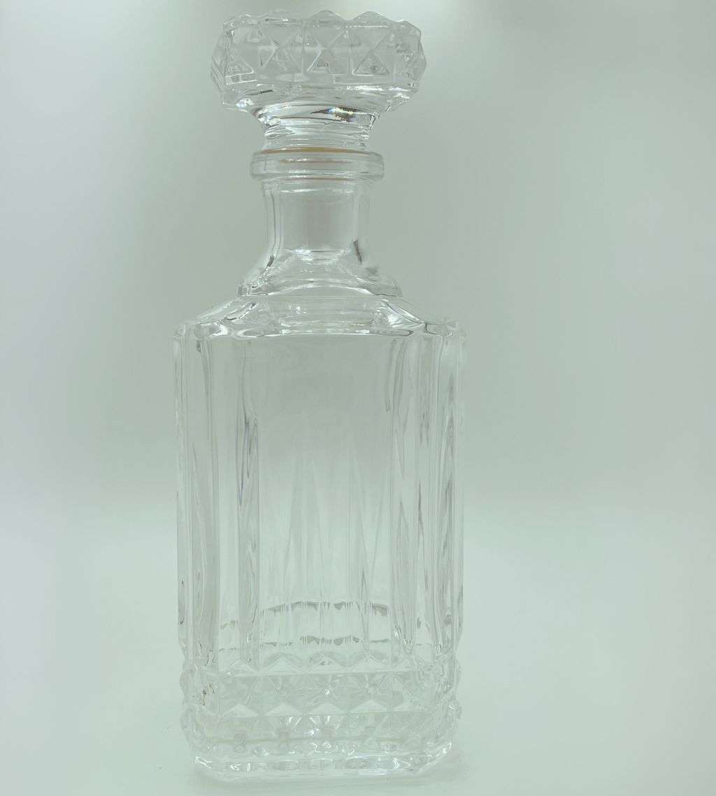 Vintage Clear Glass Whiskey Decanter with Stopper - Vertical Lines Diamond Design