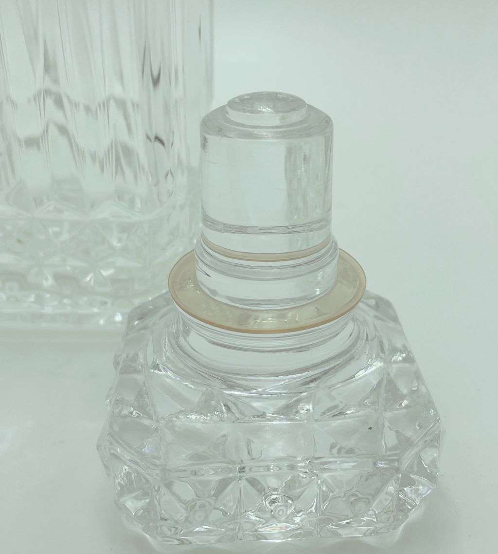Vintage Clear Glass Whiskey Decanter with Stopper - Vertical Lines Diamond Design