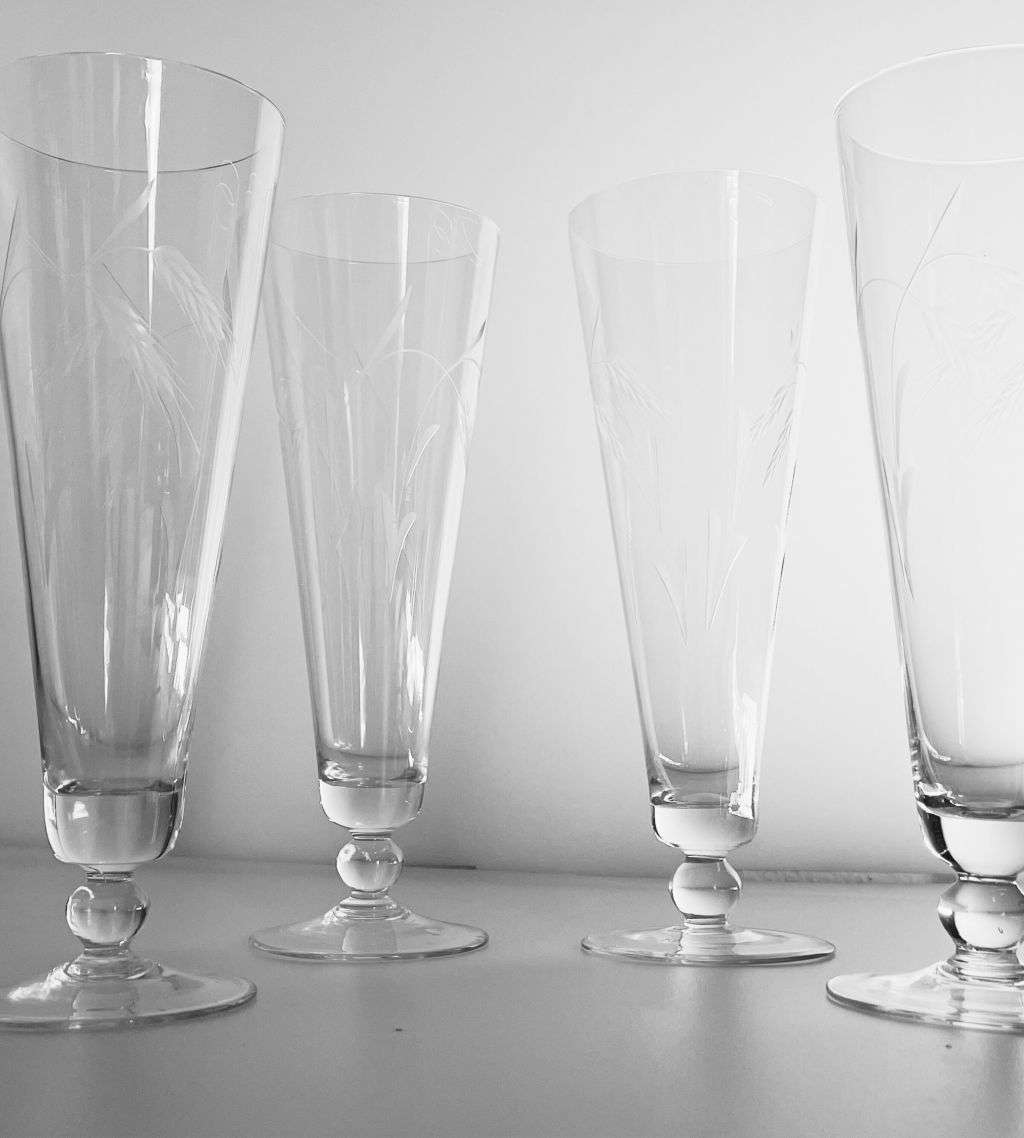22.5cm Tall Elegant Set of 4 Tall Crystal Wheat Cut Pilsner Glasses with Matching Hunt Crystal Jug