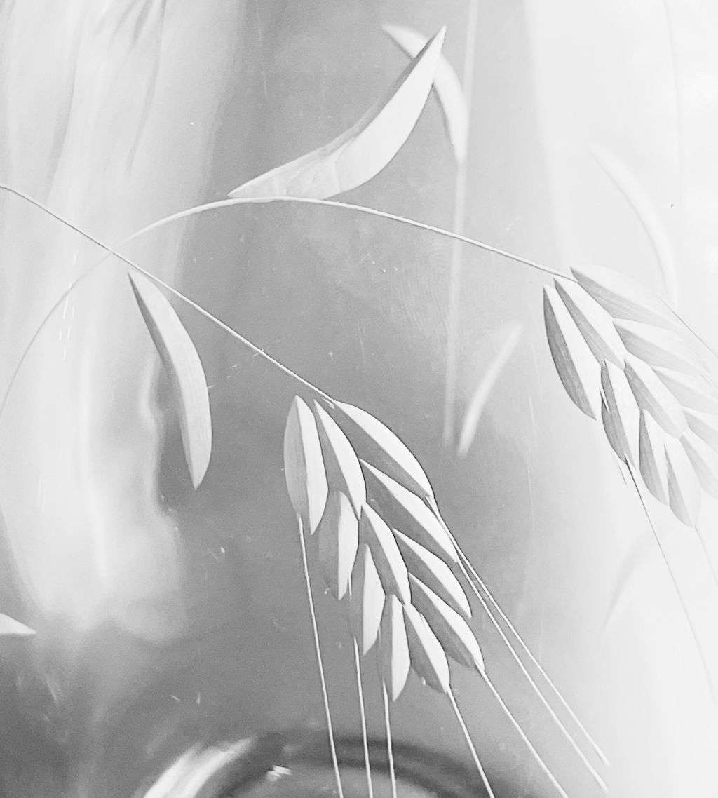 22.5cm Tall Elegant Set of 4 Tall Crystal Wheat Cut Pilsner Glasses with Matching Hunt Crystal Jug