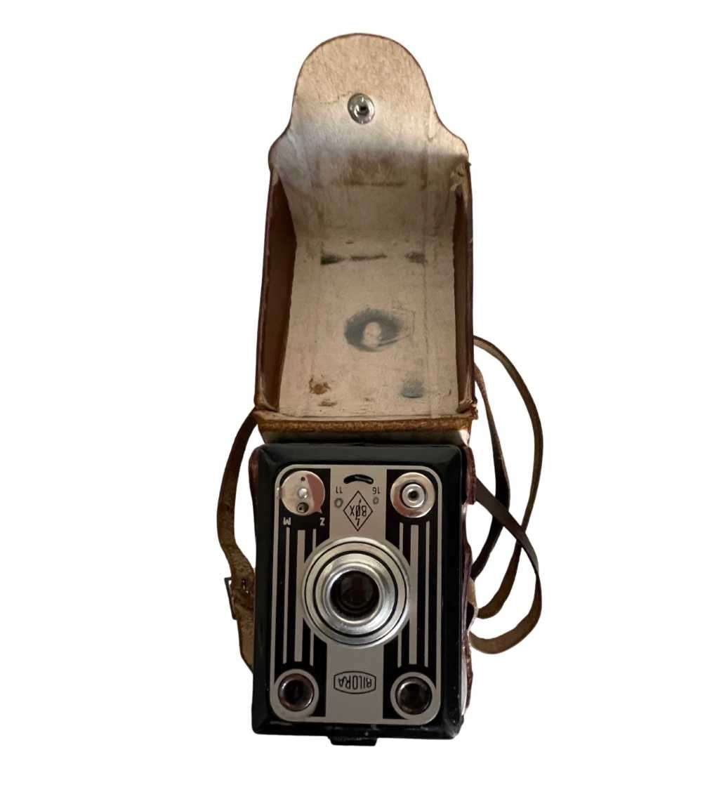 Vintage 1930s CINE Kodak Model BB Junior 16mm Film Camera & Bilora Blitz-Box 120 Film Camera 1948