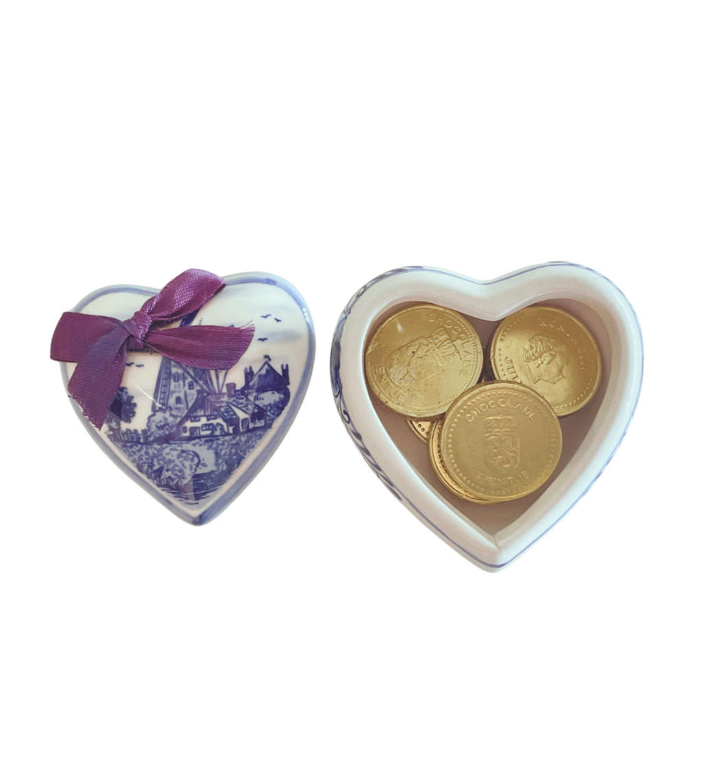 13-Piece Delftware Collectibles Set with Brooch  Blue and White Ceramic