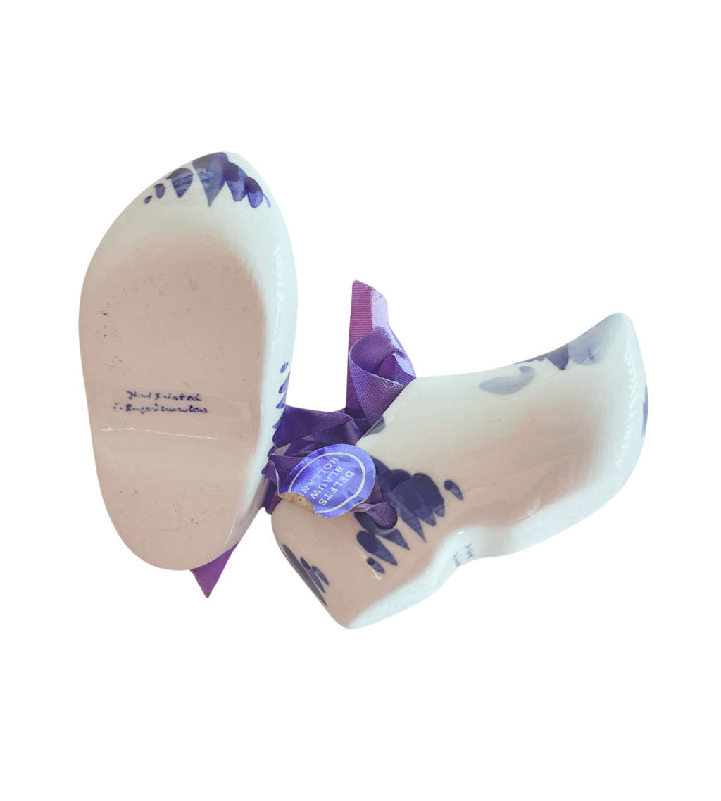 13-Piece Delftware Collectibles Set with Brooch  Blue and White Ceramic