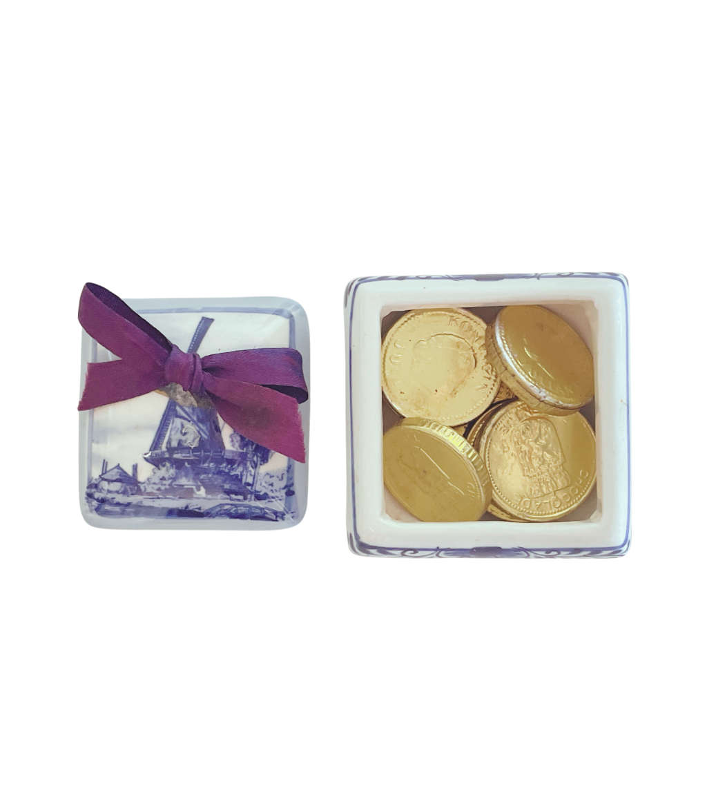 13-Piece Delftware Collectibles Set with Brooch  Blue and White Ceramic