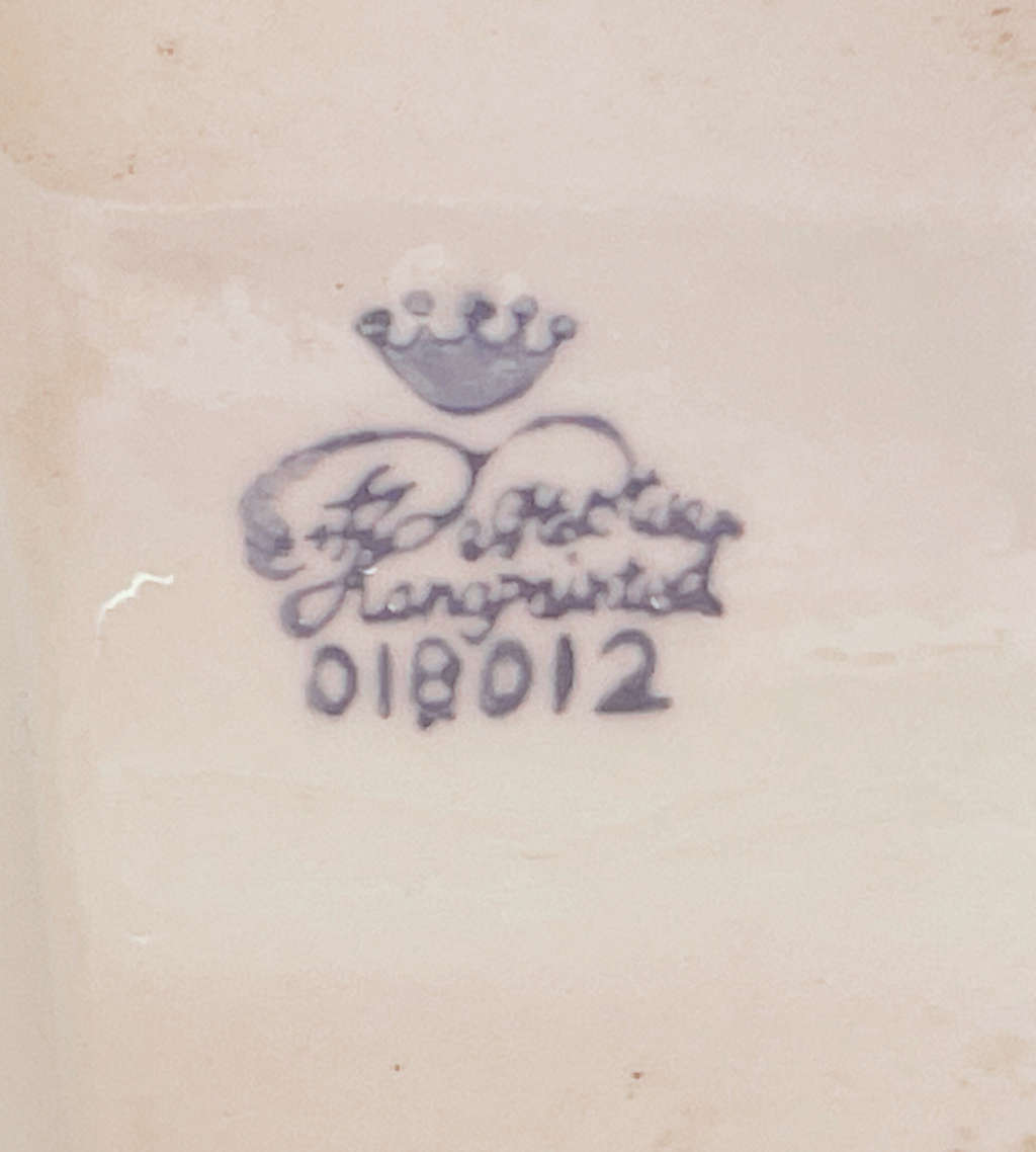 13-Piece Delftware Collectibles Set with Brooch  Blue and White Ceramic