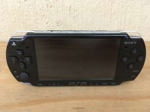 SONY PSP + 7x GAMES + 2GB MEMORY CARD + ACCESSORIES (USED - EXCELLENT CONDITION)