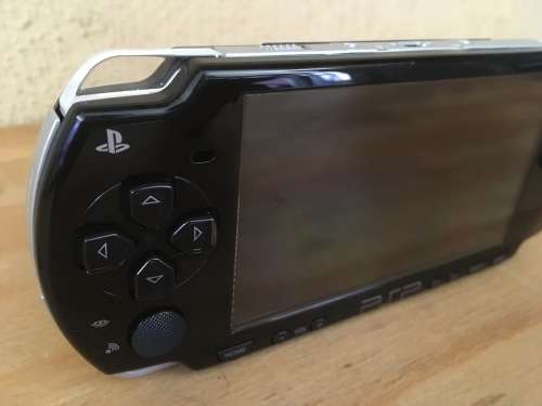 SONY PSP + 7x GAMES + 2GB MEMORY CARD + ACCESSORIES (USED - EXCELLENT CONDITION)