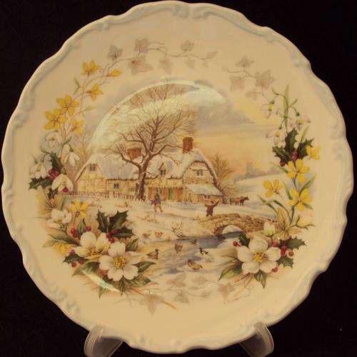 ROYAL ALBERT COTTAGE GARDEN YEAR PLATE WINTER