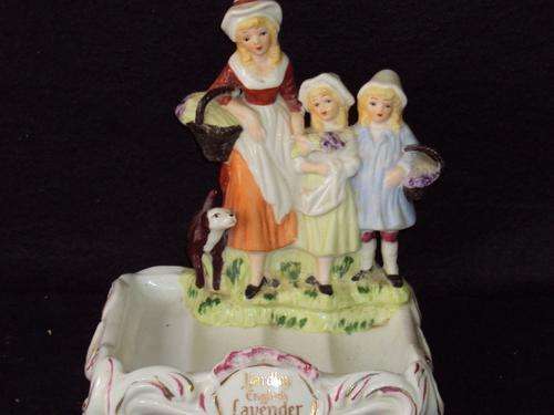 YARDLEY ENGLISH LAVENDER SOAP DISH