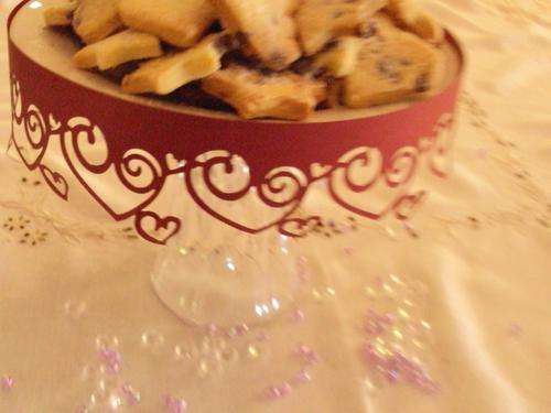 68cm RED/MAROON HEART CAKE PLATE WRAPPER