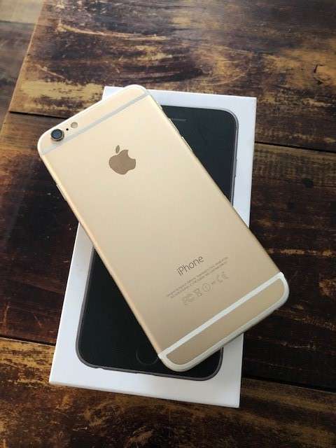 APPLE IPHONE 6 64GIG WITH BODY GLOVE COVER - MINT CONDITION