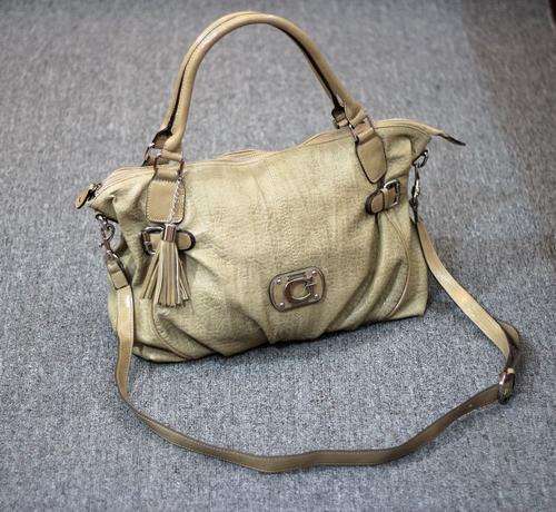 Simple tassel shoulder bag GUESS high quality oblique cross-package.