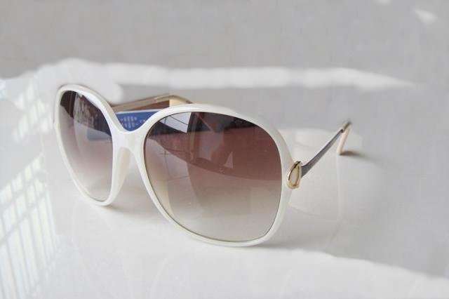 ladies GUCCI big window sunglasses wild ivory white.
