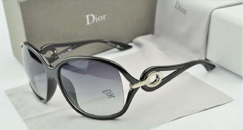 ladies Christian Dior sunglasses wild black tote.