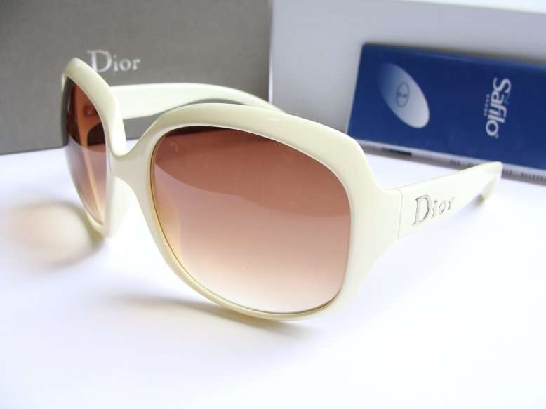 Christian Dior Glossy fashion ladies ivory gradient design sunglasses.