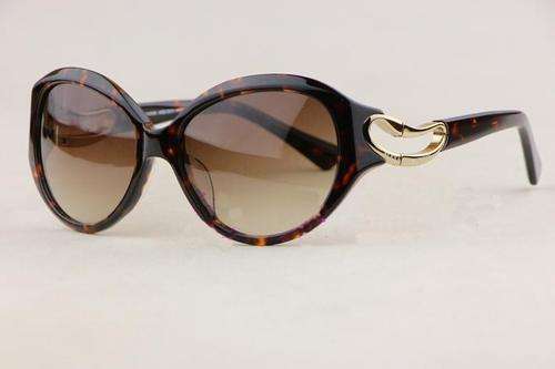 Brand new ALEXANDER MQUEEN elegant boutique fashion sunglasses.