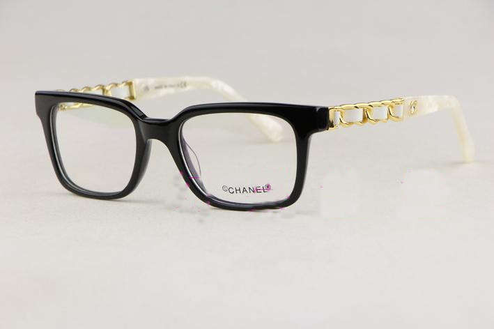 Brand new Chanel Ladies elegant clear with circles on plate.