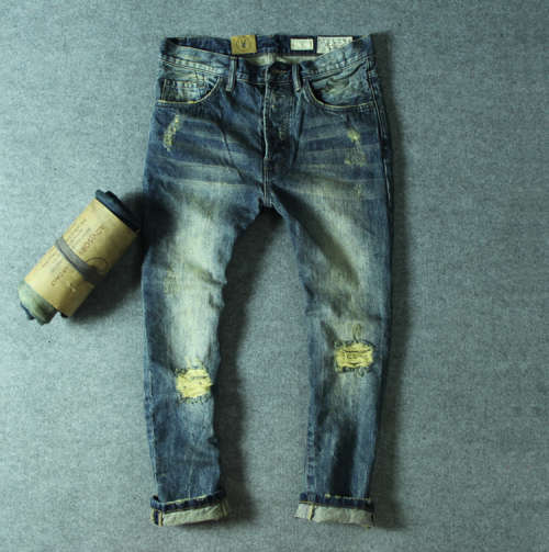 Indigo selvage denim three quarter tapered fit jeans for men.