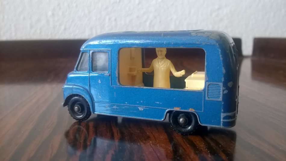 Commer Ice Cream Canteen No. 47 - 1:64 Lesney
