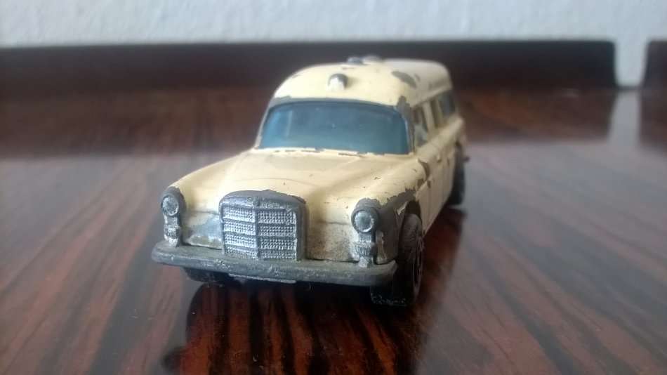Mercedes Benz "Binz" Ambulance No.3 - 1:64 Matchbox Superfast