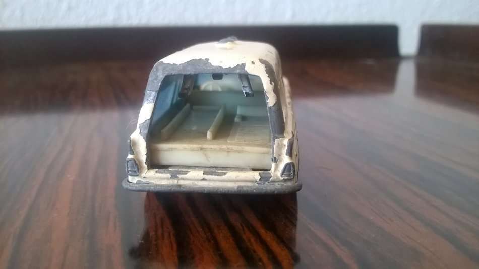 Mercedes Benz "Binz" Ambulance No.3 - 1:64 Matchbox Superfast