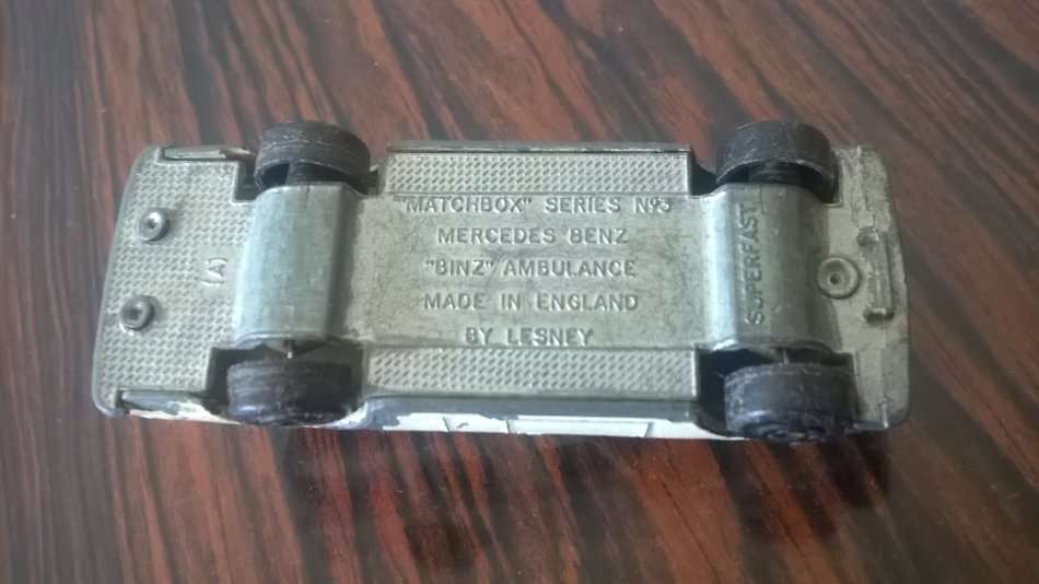 Mercedes Benz "Binz" Ambulance No.3 - 1:64 Matchbox Superfast