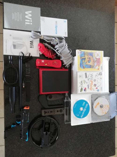 Wii Console Red (Mini) with x4 Classic Wii Games and extras (Wii)