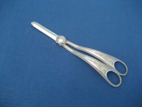 DECORATIVE WALKER & HALL SILVER PLATE GRAPE SCISSORS ANTIQUE BRIGHT CUT