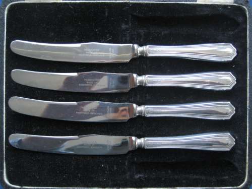 Sterling Silver Handled Set of 4 Dessert / Tea Knives 18 cm Emile Viner Sheffield 1940 Boxed