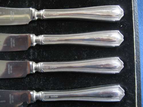 Sterling Silver Handled Set of 4 Dessert / Tea Knives 18 cm Emile Viner Sheffield 1940 Boxed