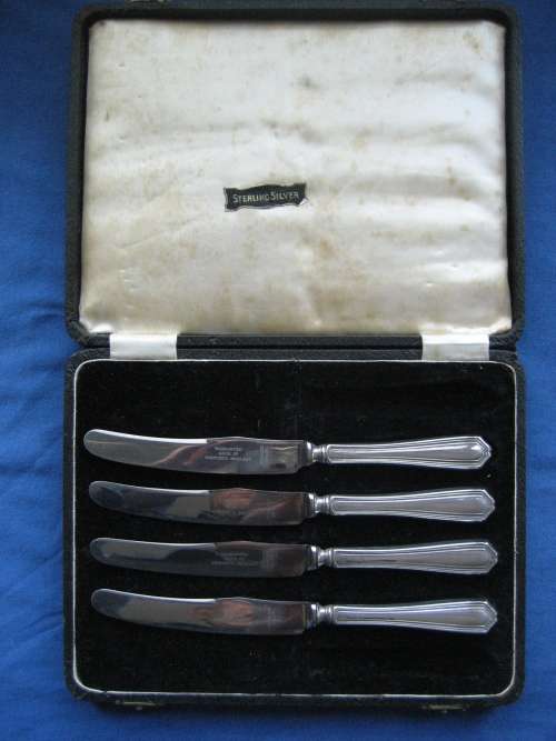 Sterling Silver Handled Set of 4 Dessert / Tea Knives 18 cm Emile Viner Sheffield 1940 Boxed