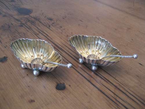 Victorian Sterling Silver 4 Piece Set of Shell Shaped Open Salts and Spoons in Original Fitted Case