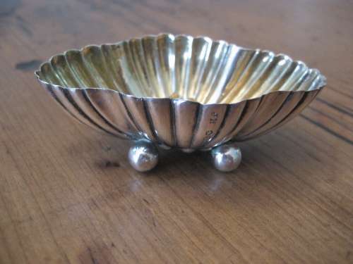 Victorian Sterling Silver 4 Piece Set of Shell Shaped Open Salts and Spoons in Original Fitted Case