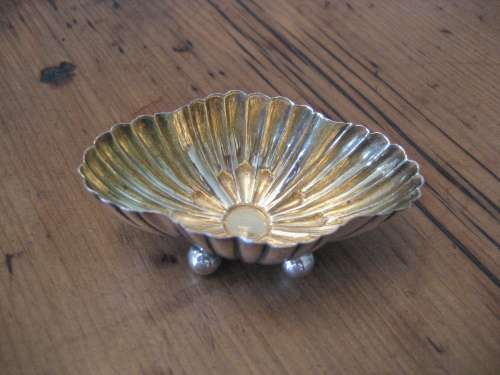 Victorian Sterling Silver 4 Piece Set of Shell Shaped Open Salts and Spoons in Original Fitted Case