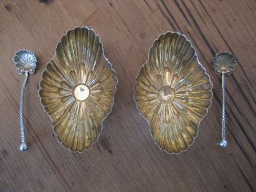 Victorian Sterling Silver 4 Piece Set of Shell Shaped Open Salts and Spoons in Original Fitted Case