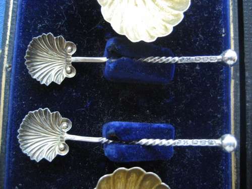 Victorian Sterling Silver 4 Piece Set of Shell Shaped Open Salts and Spoons in Original Fitted Case