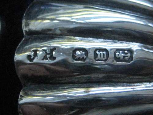 Victorian Sterling Silver 4 Piece Set of Shell Shaped Open Salts and Spoons in Original Fitted Case