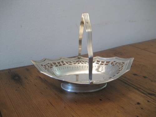 Antique GEORGE lll Sterling Silver Basket London 1790 Swing Handle 136 gm