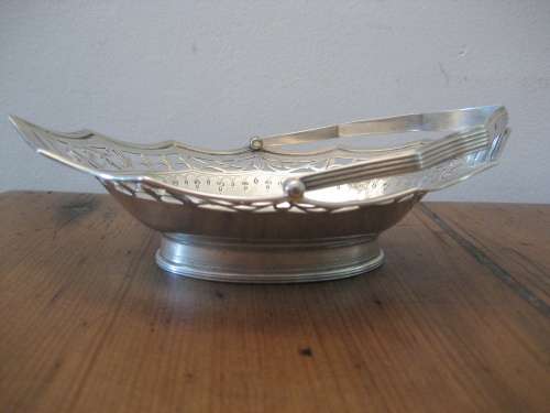 Antique GEORGE lll Sterling Silver Basket London 1790 Swing Handle 136 gm