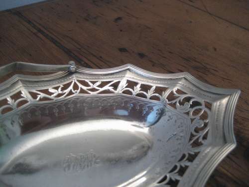 Antique GEORGE lll Sterling Silver Basket London 1790 Swing Handle 136 gm