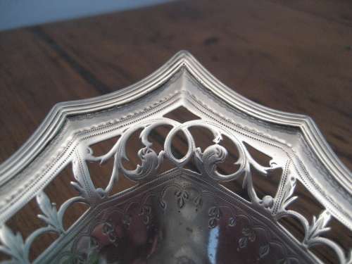 Antique GEORGE lll Sterling Silver Basket London 1790 Swing Handle 136 gm