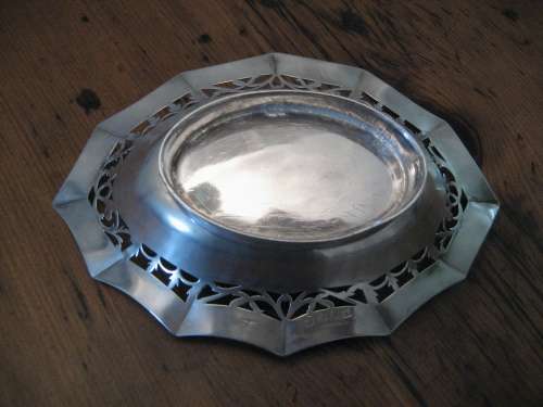 Antique GEORGE lll Sterling Silver Basket London 1790 Swing Handle 136 gm