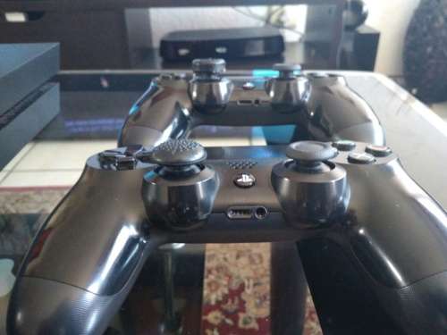 1TB PS4 CONSOLE WITH TWO CONTROLLERS AND TWO GAMES