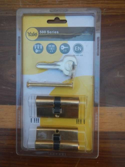 YALE keyed alike cylinder locks - Pack of two