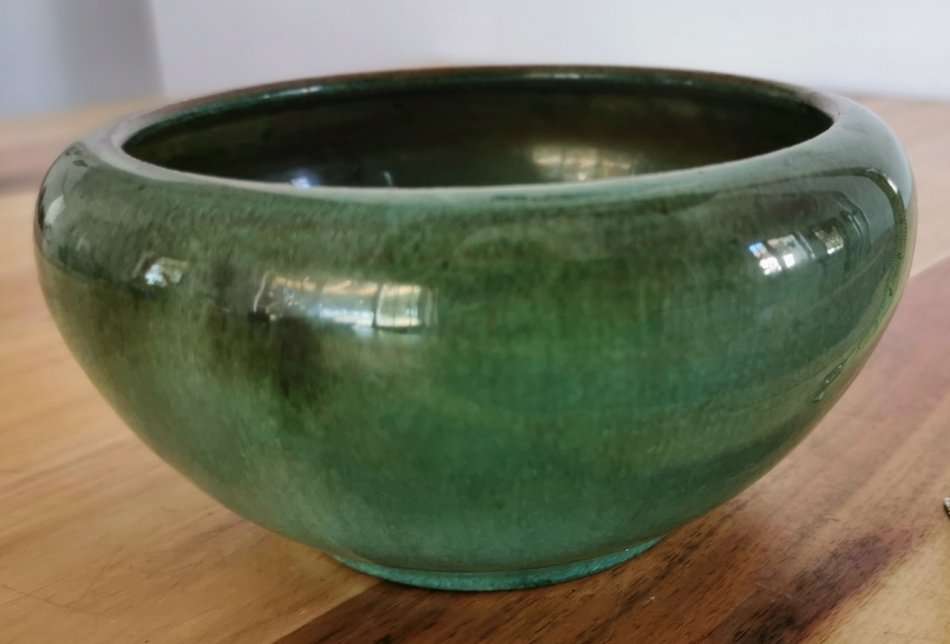 Linnware green glazed bowl