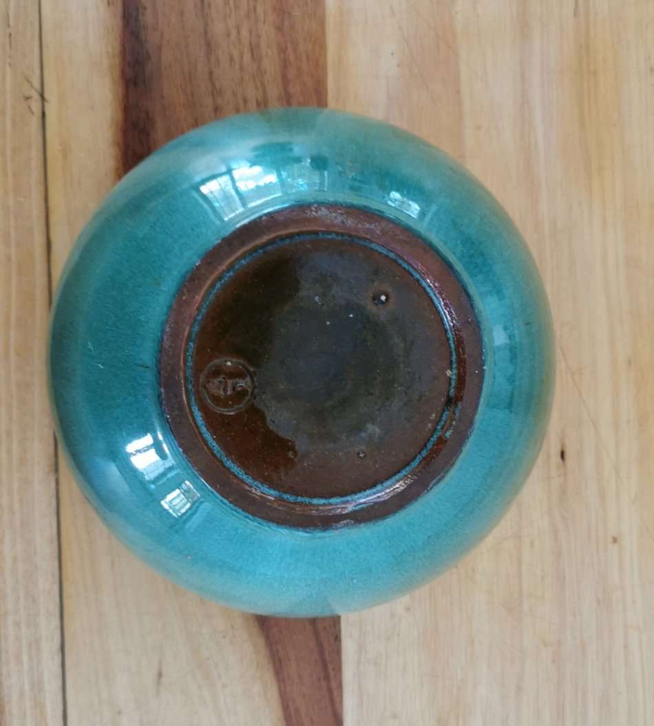 Linnware green glazed bowl