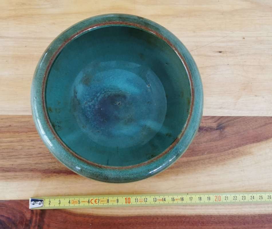 Linnware green glazed bowl