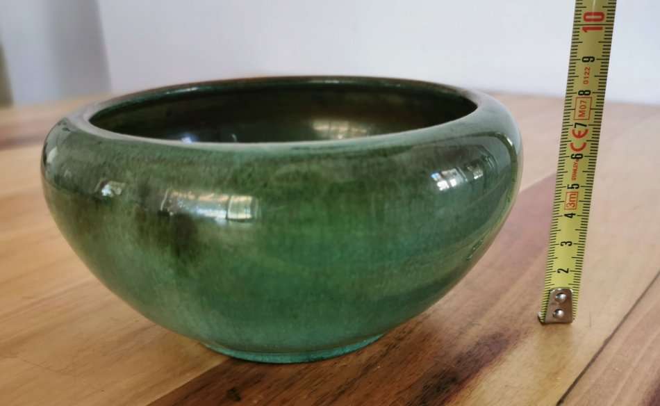 Linnware green glazed bowl